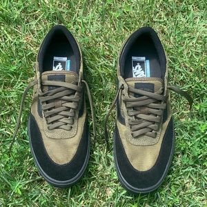 Vans Gilbert Crockett size 9.5